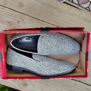 Black/Silver Trimble Amali Dress shoes. Missing stones